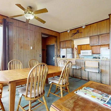 Skyleaf Villa 801